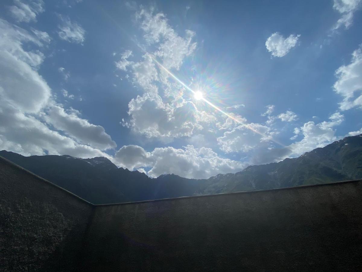 Uptown Boutique Kazbegi Hotel Esterno foto