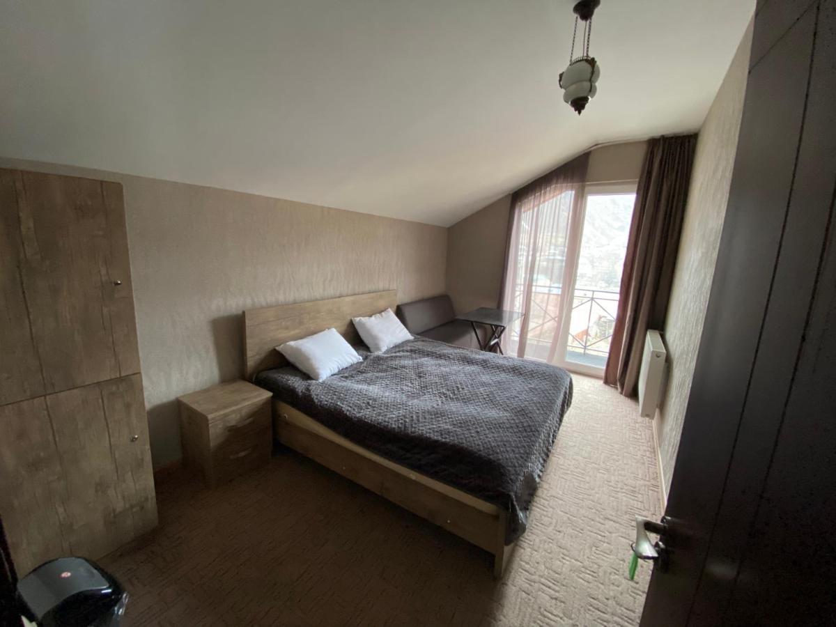 Uptown Boutique Kazbegi Hotel Esterno foto
