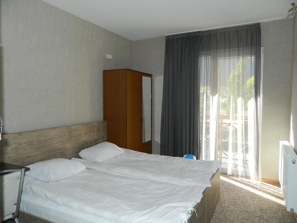 Uptown Boutique Kazbegi Hotel Esterno foto