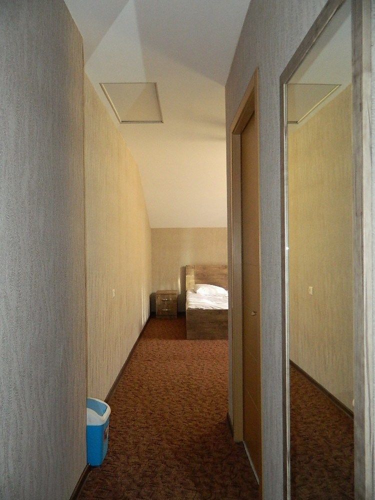 Uptown Boutique Kazbegi Hotel Esterno foto