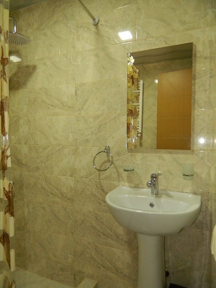 Uptown Boutique Kazbegi Hotel Esterno foto