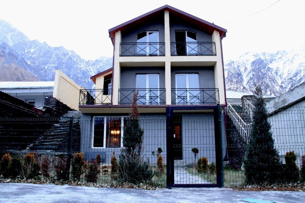 Uptown Boutique Kazbegi Hotel Esterno foto