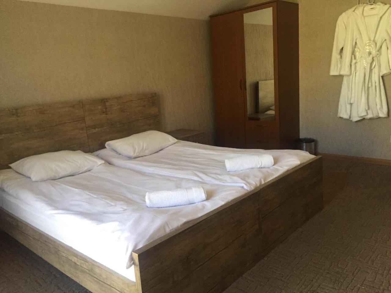 Uptown Boutique Kazbegi Hotel Esterno foto