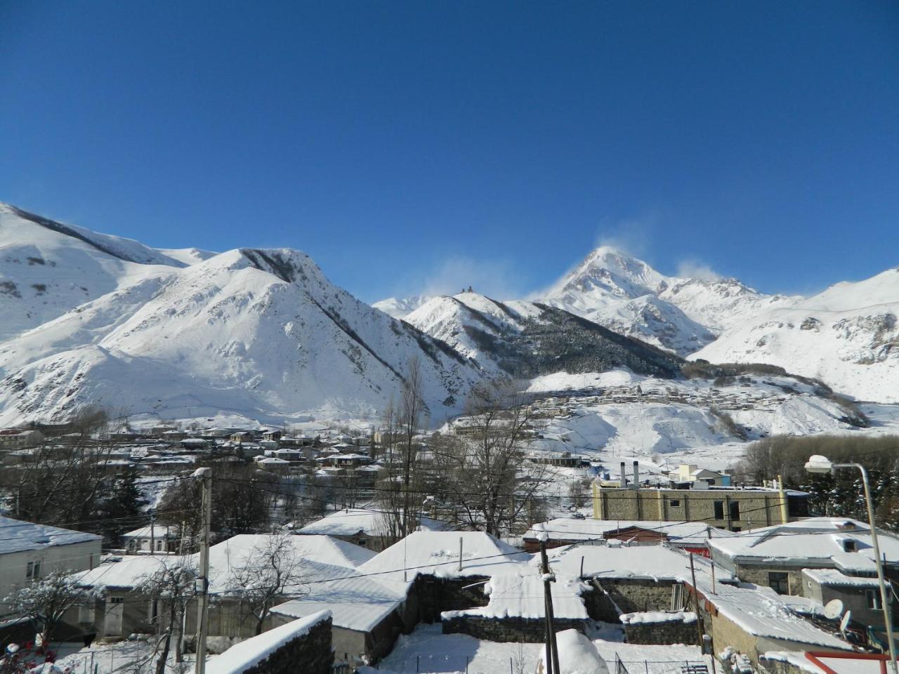 Uptown Boutique Kazbegi Hotel Esterno foto